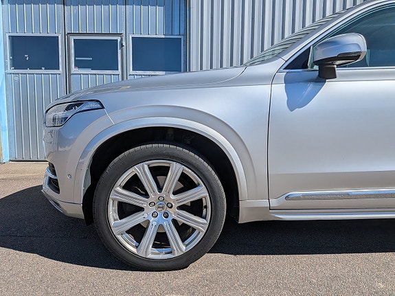 Volvo XC90 2 of 5