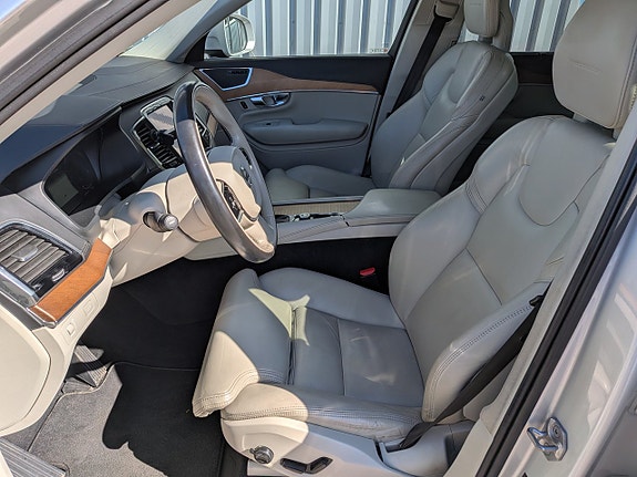 Volvo XC90 17 of 17
