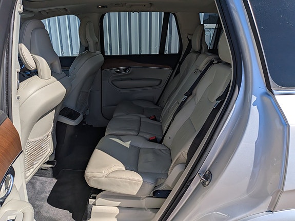 Volvo XC90 16 of 17