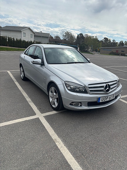 Mercedes-Benz C180 4 of 5