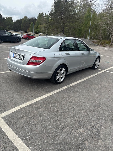 Mercedes-Benz C180 3 of 5