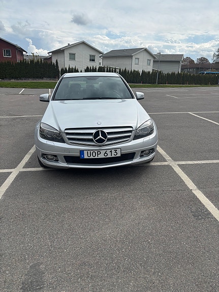 Mercedes-Benz C180 2 of 5