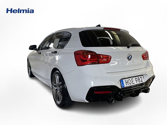 BMW 118i 3 of 5