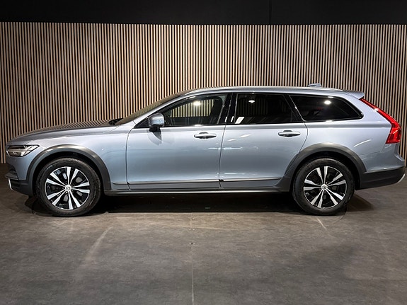Volvo V90 Cross Country 7 of 22