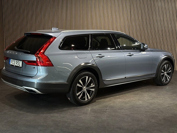 Volvo V90 Cross Country 4 of 22