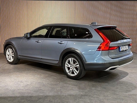 Volvo V90 Cross Country 3 of 5