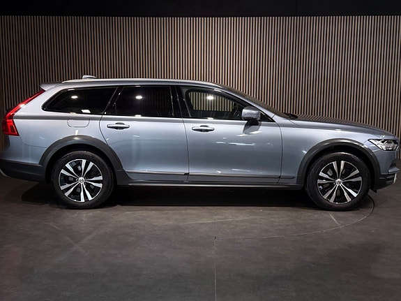 Volvo V90 Cross Country 3 of 22