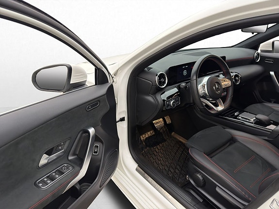Mercedes-Benz A180 11 of 30