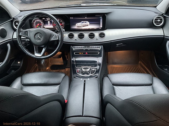 Mercedes-Benz E220 11 of 30