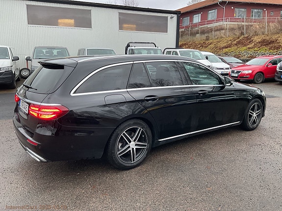 Mercedes-Benz E220 5 of 5