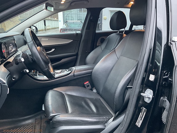 Mercedes-Benz E220 13 of 30