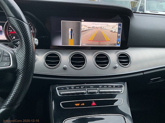 Mercedes-Benz E220 10 of 30