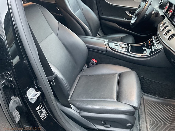 Mercedes-Benz E220 14 of 30