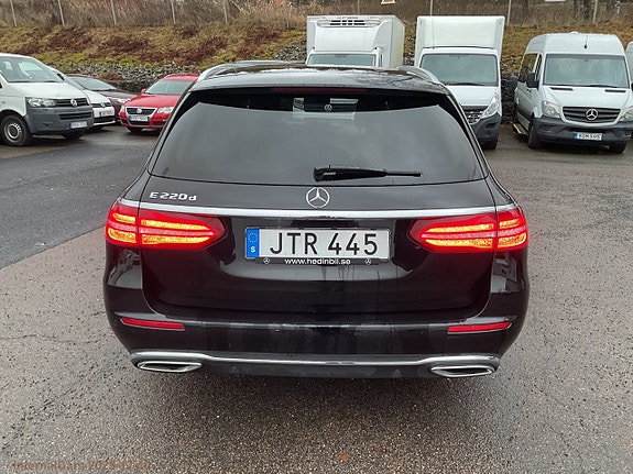Mercedes-Benz E220 6 of 30