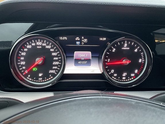 Mercedes-Benz E220 9 of 30