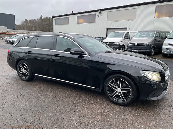 Mercedes-Benz E220 3 of 5