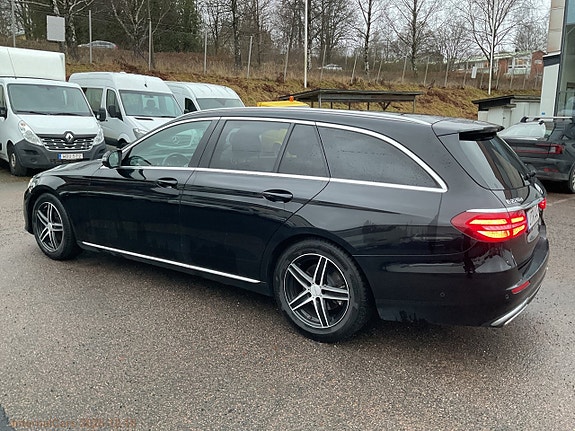Mercedes-Benz E220 7 of 30
