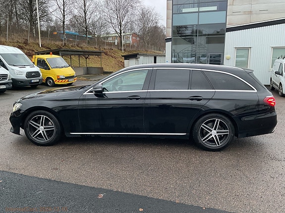 Mercedes-Benz E220 8 of 30