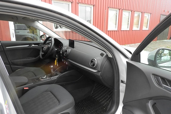 Audi A3 8 of 17