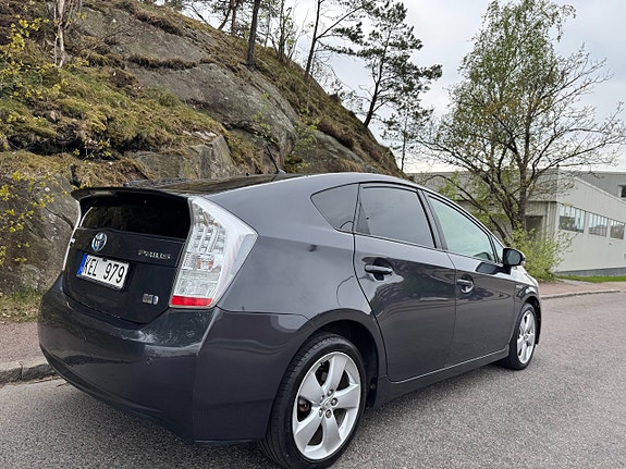 Toyota Prius 3 of 5
