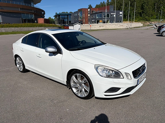 Volvo S60 2 of 4