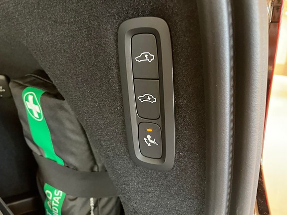 Volvo XC90 16 of 18