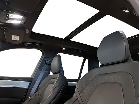 Volvo XC90 12 of 18