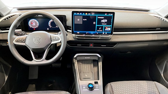 Volkswagen T-Roc 10 of 13