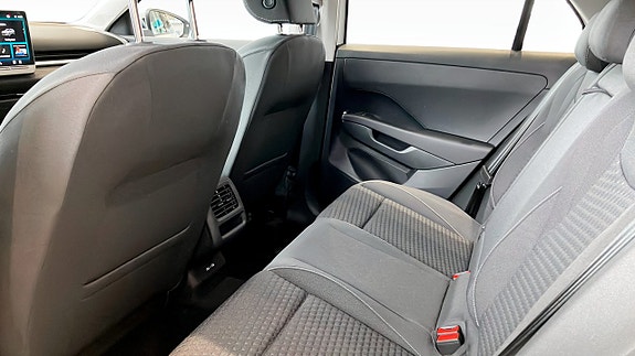 Volkswagen T-Roc 11 of 13