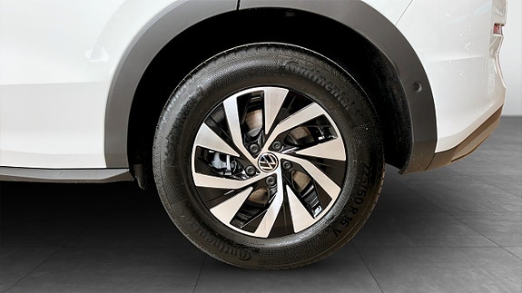 Volkswagen T-Roc 6 of 13