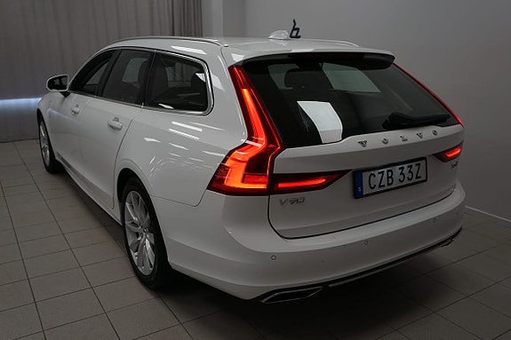 Volvo V90 3 of 5