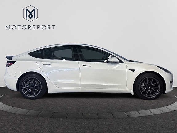 Tesla Model 3 8 of 19