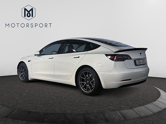 Tesla Model 3 5 of 19