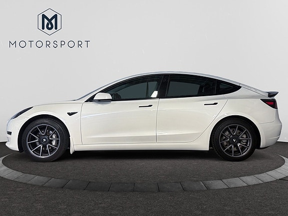 Tesla Model 3 4 of 19