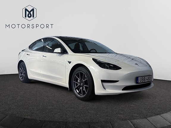 Tesla Model 3 9 of 19