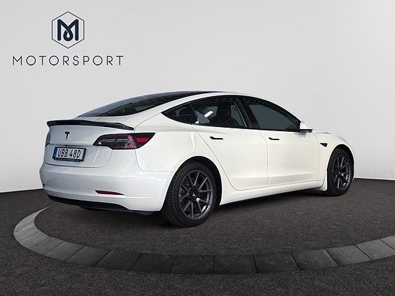 Tesla Model 3 7 of 19