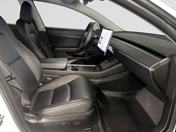 Tesla Model 3 13 of 19
