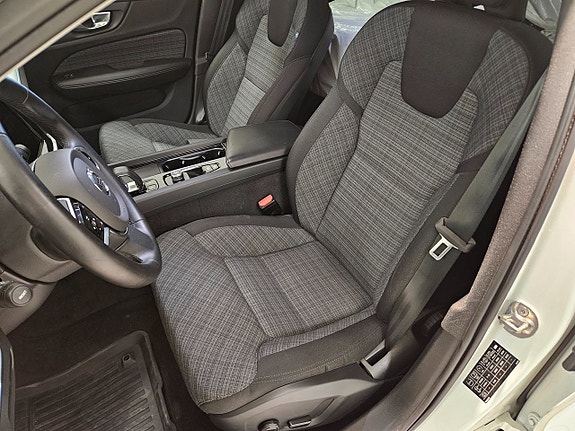 Volvo V60 Cross Country 7 of 9