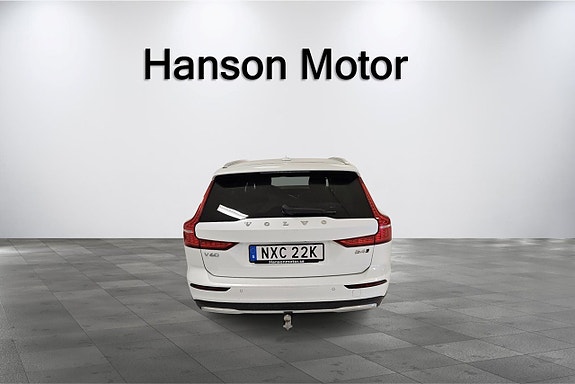 Volvo V60 Cross Country 3 of 5