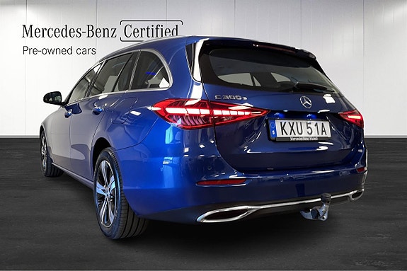 Mercedes-Benz C300 4 of 5