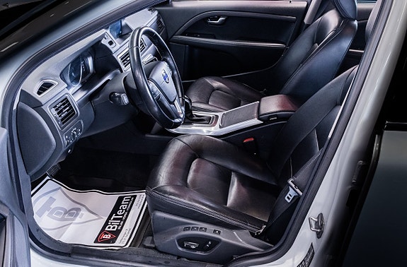 Volvo XC70 13 of 25