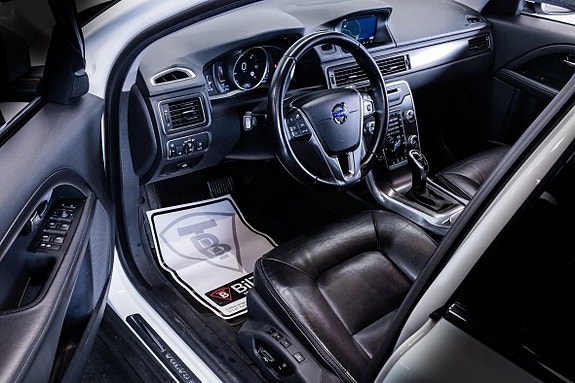 Volvo XC70 12 of 25