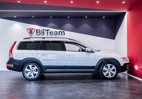 Volvo XC70 11 of 25