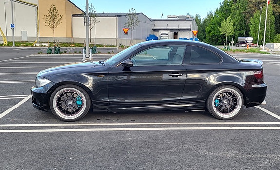 BMW 123d 3 of 5