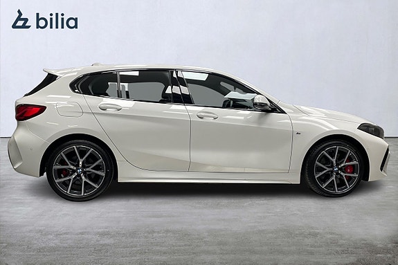 BMW 118i 2 of 5