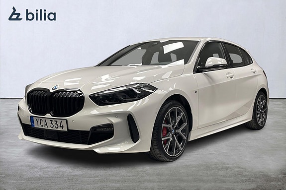 BMW 118i 3 of 5