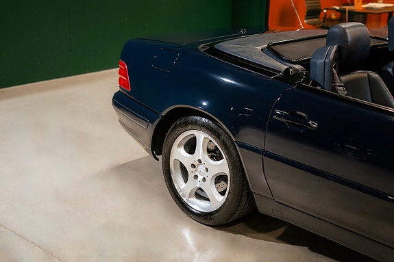 Mercedes-Benz SL500 6 of 23