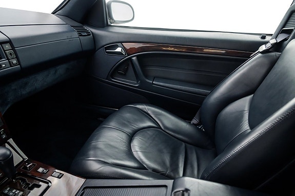Mercedes-Benz SL500 17 of 23