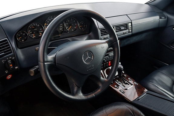 Mercedes-Benz SL500 11 of 23