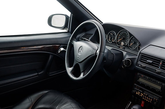 Mercedes-Benz SL500 21 of 23